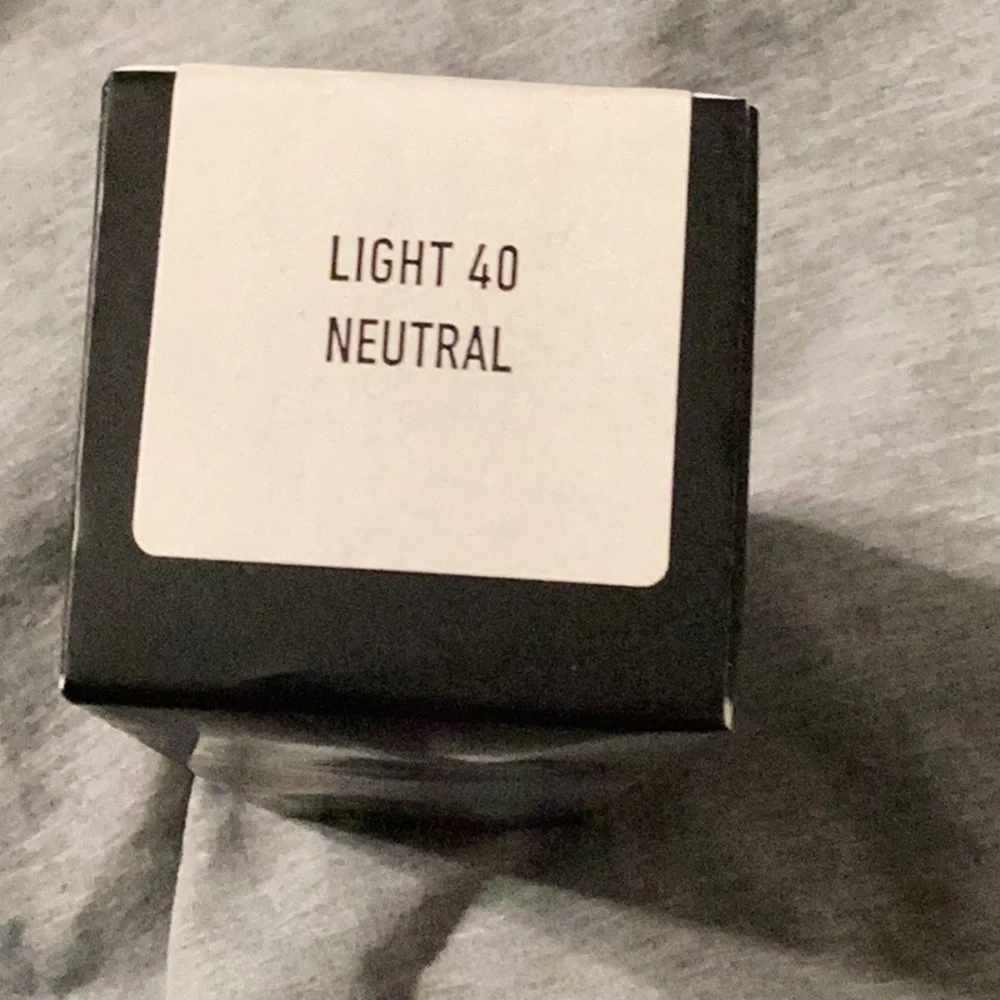 Kat Von D Light 40 Neutral Lock It Foundation